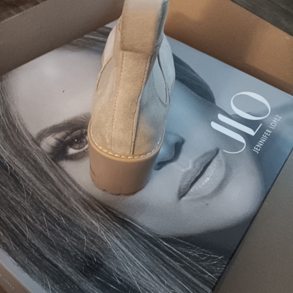 Preloved Faux suede wedge ankle boot - Picture 2 of 8